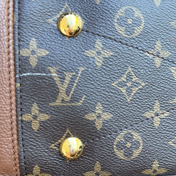 Louis Vuitton Pallas MM in great used condition. - Picture 14 of 16